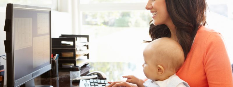 خانم هایی که دارای فرزند هستند میتوانند کار با کامپیوتر را یاد بگیرند